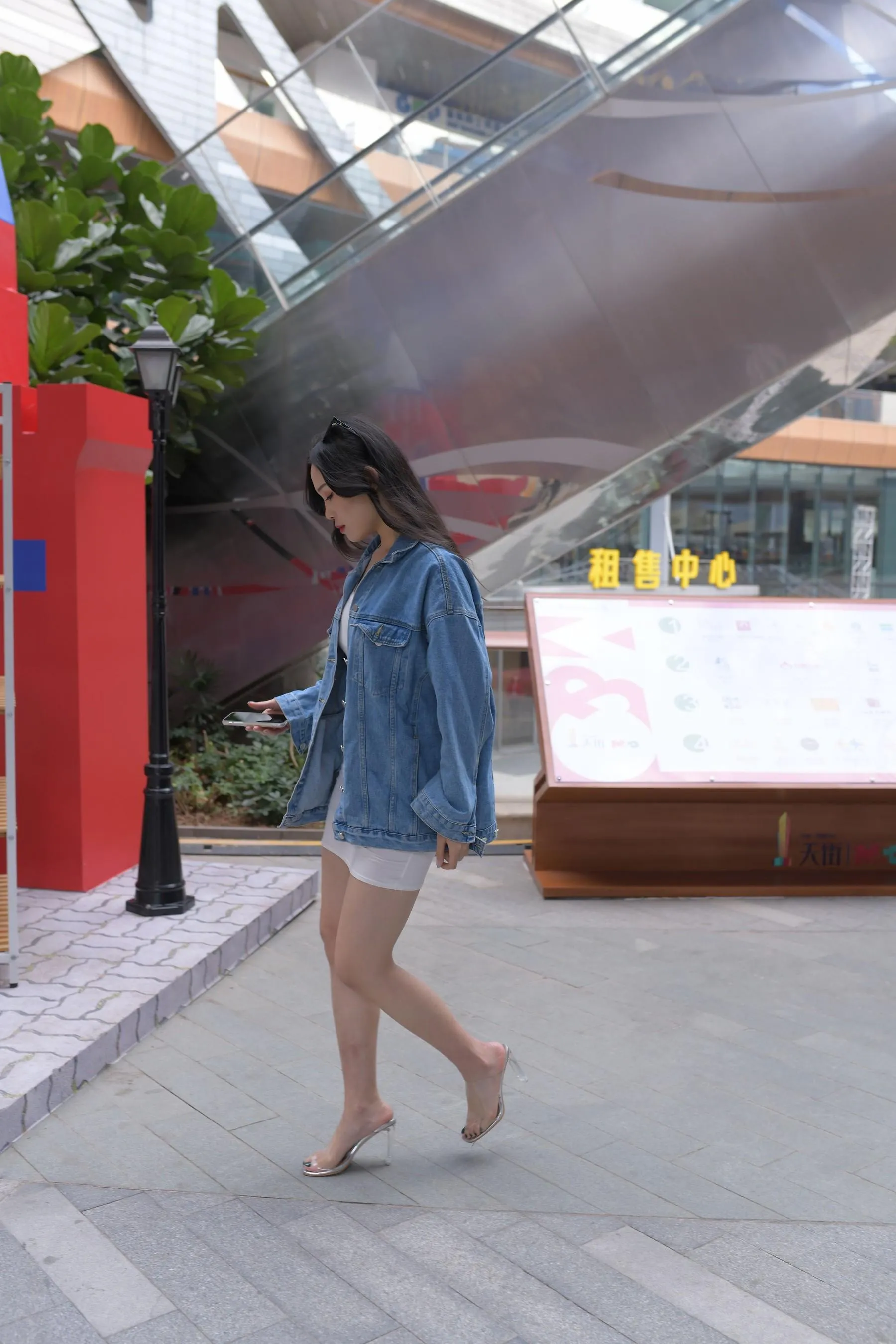 [魔镜街拍] NO.014 超性感白色包臀裙美女 [490P]插图6